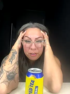 Snapshot of ThatGirlVia chatting on 15, 11, 2025 ThatGirlVia online show from 15, 11, 2025