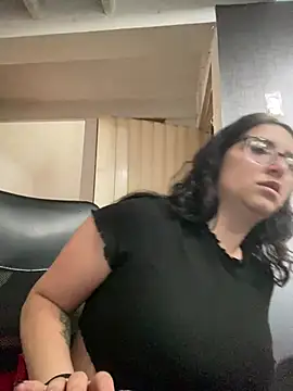 Kloe Novoa online show from 3, 2, 2026