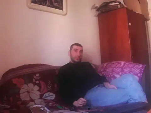 Snapshot of alin42xx chatting on 7, 11, 2025 alin42xx online show from 7, 11, 2025