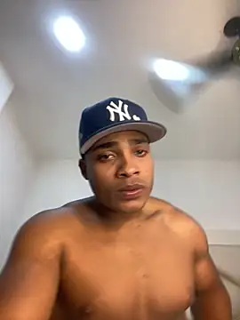 Snapshot of you_marcel chatting on 29, 10, 2025 you marcel online show from 29, 10, 2025