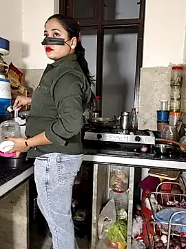 Snapshot of Heena-143 chatting on 5, 4, 2026 Heena-143 online show from 5, 4, 2026