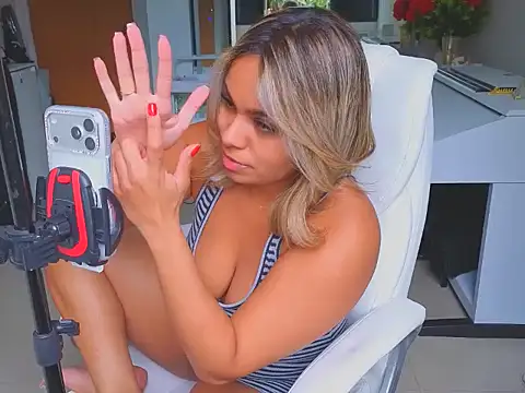 Snapshot of diosadeluniverso chatting on 15, 4, 2026 diosadeluniverso online show from 15, 4, 2026