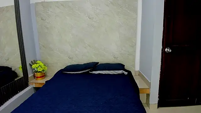 Sarahh-19 online show from 18, 12, 2025