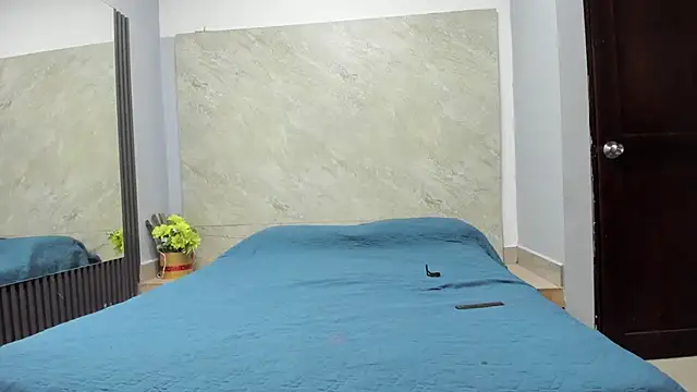 Sarahh-19 online show from 22, 12, 2025