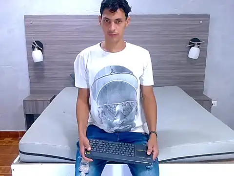 wiltom  online show from 15, 11, 2025