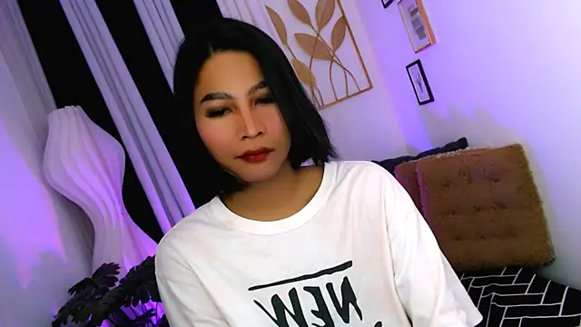 Snapshot of YourPrettyBella_TS chatting on 22, 5, 2026 YourPrettyBella TS online show from 22, 5, 2026