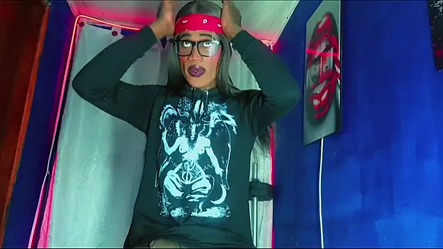 Kloe cardashan online show from 18, 12, 2025