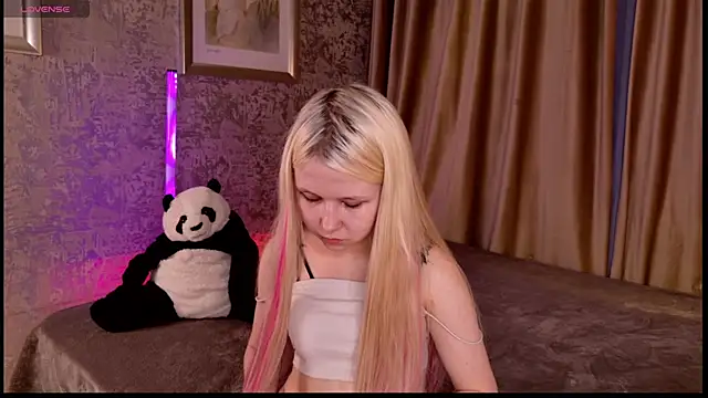 Snapshot of VivieSunn chatting on 26, 4, 2026 VivieSunn online show from 26, 4, 2026