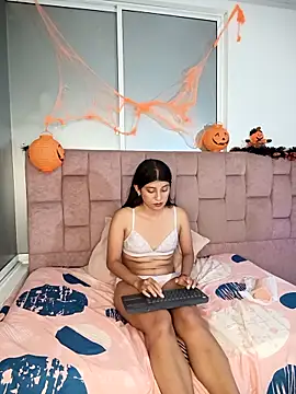 Snapshot of YeseniaRodriguez3 chatting on 25, 10, 2025 YeseniaRodriguez3 online show from 25, 10, 2025