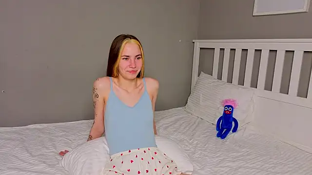 Snapshot of _little_pussy chatting on 25, 10, 2025  little pussy online show from 25, 10, 2025