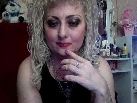 xHot Amazonq online show from 3, 11, 2025