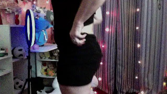 Snapshot of xHot_Amazonq chatting on 12, 3, 2026 xHot Amazonq online show from 12, 3, 2026