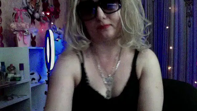 Snapshot of xHot_Amazonq chatting on 28, 3, 2026 xHot Amazonq online show from 28, 3, 2026