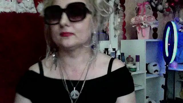 Snapshot of xHot_Amazonq chatting on 1, 4, 2026 xHot Amazonq online show from 1, 4, 2026