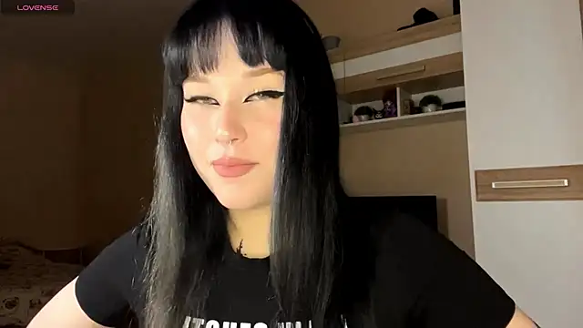 Snapshot of LaurenOveson chatting on 28, 10, 2025 LaurenOveson online show from 28, 10, 2025