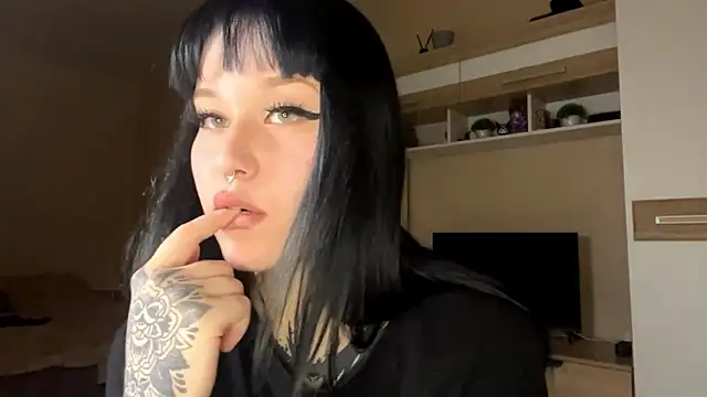 Snapshot of LaurenOveson chatting on 29, 10, 2025 LaurenOveson online show from 29, 10, 2025