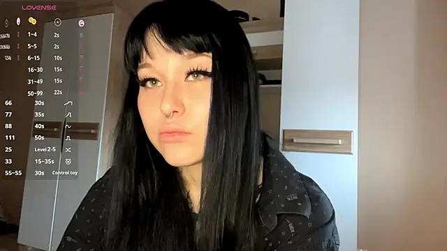 Snapshot of LaurenOveson chatting on 7, 11, 2025 LaurenOveson online show from 7, 11, 2025