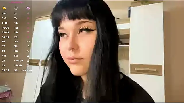 Snapshot of LaurenOveson chatting on 15, 11, 2025 LaurenOveson online show from 15, 11, 2025