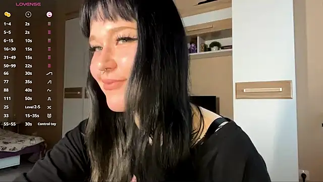 Snapshot of LaurenOveson chatting on 26, 11, 2025 LaurenOveson online show from 26, 11, 2025