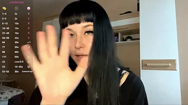 Snapshot of LaurenOveson chatting on 27, 11, 2025 LaurenOveson online show from 27, 11, 2025