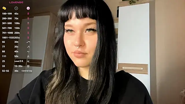 Snapshot of LaurenOveson chatting on 1, 12, 2025 LaurenOveson online show from 1, 12, 2025