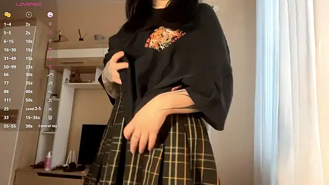 Snapshot of LaurenOveson chatting on 14, 12, 2025 LaurenOveson online show from 14, 12, 2025