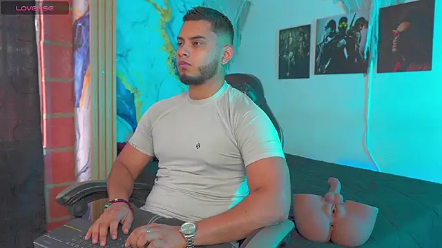 Tiler wolker online show from 4, 11, 2025