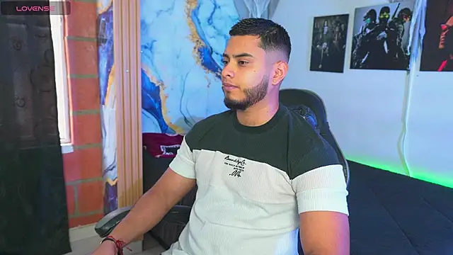 Tiler wolker online show from 9, 11, 2025