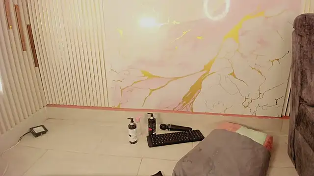 NhoanBrunette online show from 15, 4, 2026