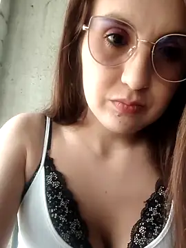 Snapshot of Alyah_1-2 chatting on 6, 11, 2025 Alyah 1-2 online show from 6, 11, 2025