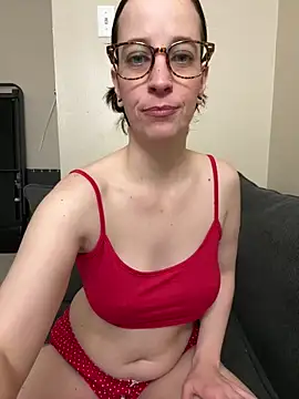 Snapshot of CreamedKitten chatting on 15, 12, 2025 CreamedKitten online show from 15, 12, 2025