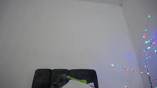 Mia fox29 online show from 18, 12, 2025