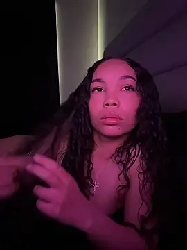 Snapshot of nikkiloveee chatting on 5, 2, 2026 nikkiloveee online show from 5, 2, 2026