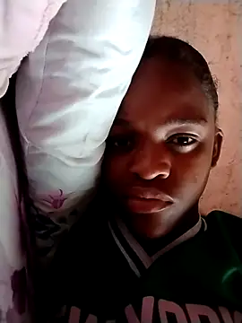 Snapshot of Blondecurv24 chatting on 28, 10, 2025 Blondecurv24 online show from 28, 10, 2025