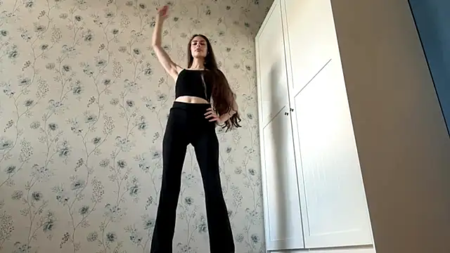 Snapshot of EastLuna chatting on 29, 10, 2025 EastLuna online show from 29, 10, 2025