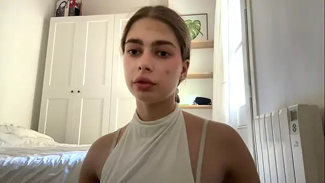 Snapshot of EastLuna chatting on 25, 4, 2026 EastLuna online show from 25, 4, 2026