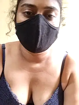 Snapshot of girl999 chatting on 2, 11, 2025 girl999 online show from 2, 11, 2025