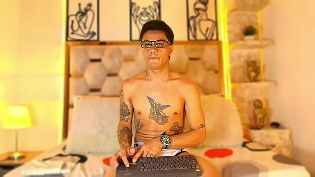 Snapshot of Andrew_Haalls chatting on 13, 11, 2025 Andrew Haalls online show from 13, 11, 2025