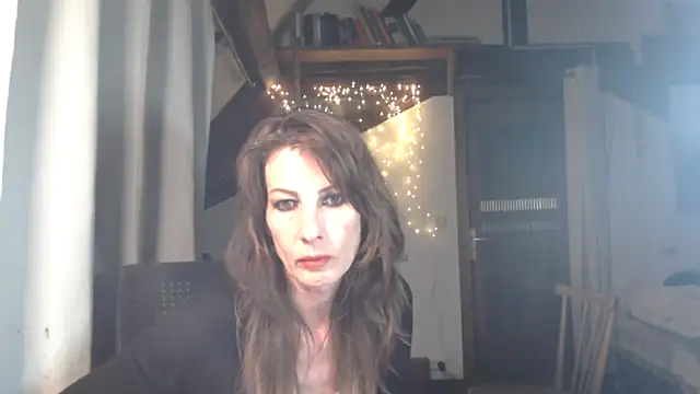 MissDyannis online show from 8, 4, 2026