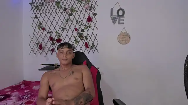 Snapshot of Fre_Grey chatting on 28, 10, 2025 Fre Grey online show from 28, 10, 2025