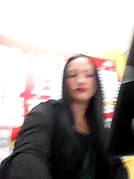 Snapshot of Danaluna chatting on 6, 11, 2025 Danaluna online show from 6, 11, 2025