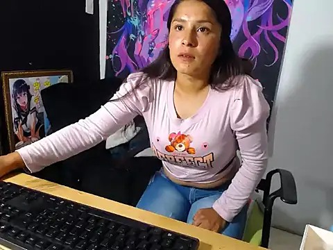 Snapshot of NahomiLove_ chatting on 27, 10, 2025 NahomiLove  online show from 27, 10, 2025