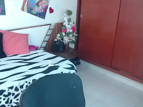 Snapshot of EmmilyConnor chatting on 24, 11, 2025 EmmilyConnor online show from 24, 11, 2025