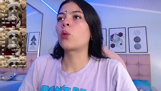 KikiVelvet online show from 13, 11, 2025