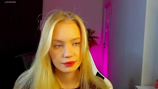 Melanie Ryer online show from 6, 11, 2025