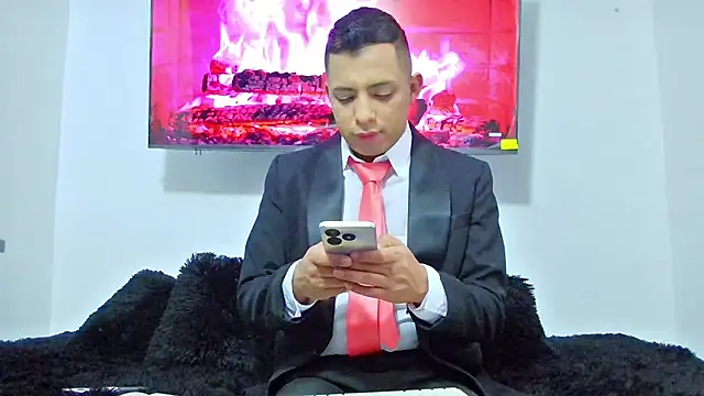 Snapshot of Mike_Fetiche chatting on 28, 11, 2025 Mike Fetiche online show from 28, 11, 2025