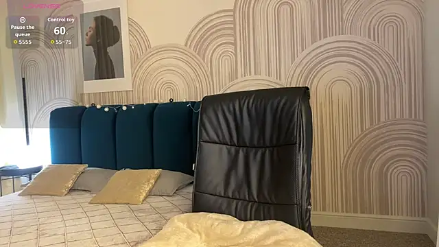 Snapshot of R_I_N_A chatting on 5, 12, 2025 R I N A online show from 5, 12, 2025