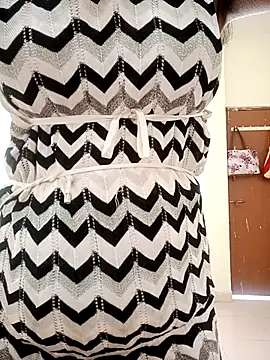 Cute Sanaaya online show from 2, 12, 2025