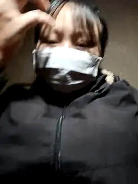 Snapshot of yoyo-mi chatting on 28, 11, 2025 yoyo-mi online show from 28, 11, 2025