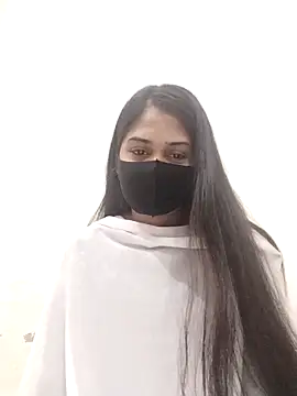 Green LaDY66 online show from 17, 11, 2025